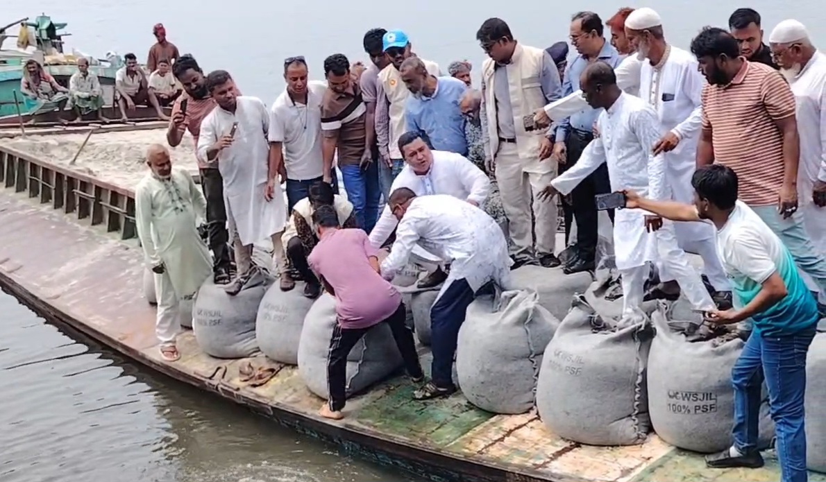 বাঞ্ছারামপুরে তিতাস নদীর ভাঙন রোধে জিও ব্যাগ প্রকল্পের শুভ উদ্বোধন