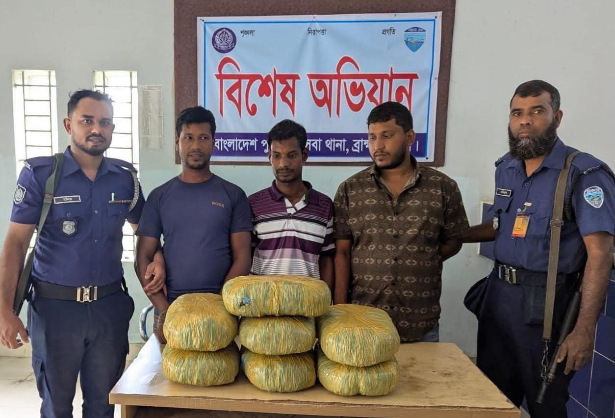 কসবায় ৩২ কেজি গাঁজাসহ ৪ মাদক কারবারি গ্রেপ্তার