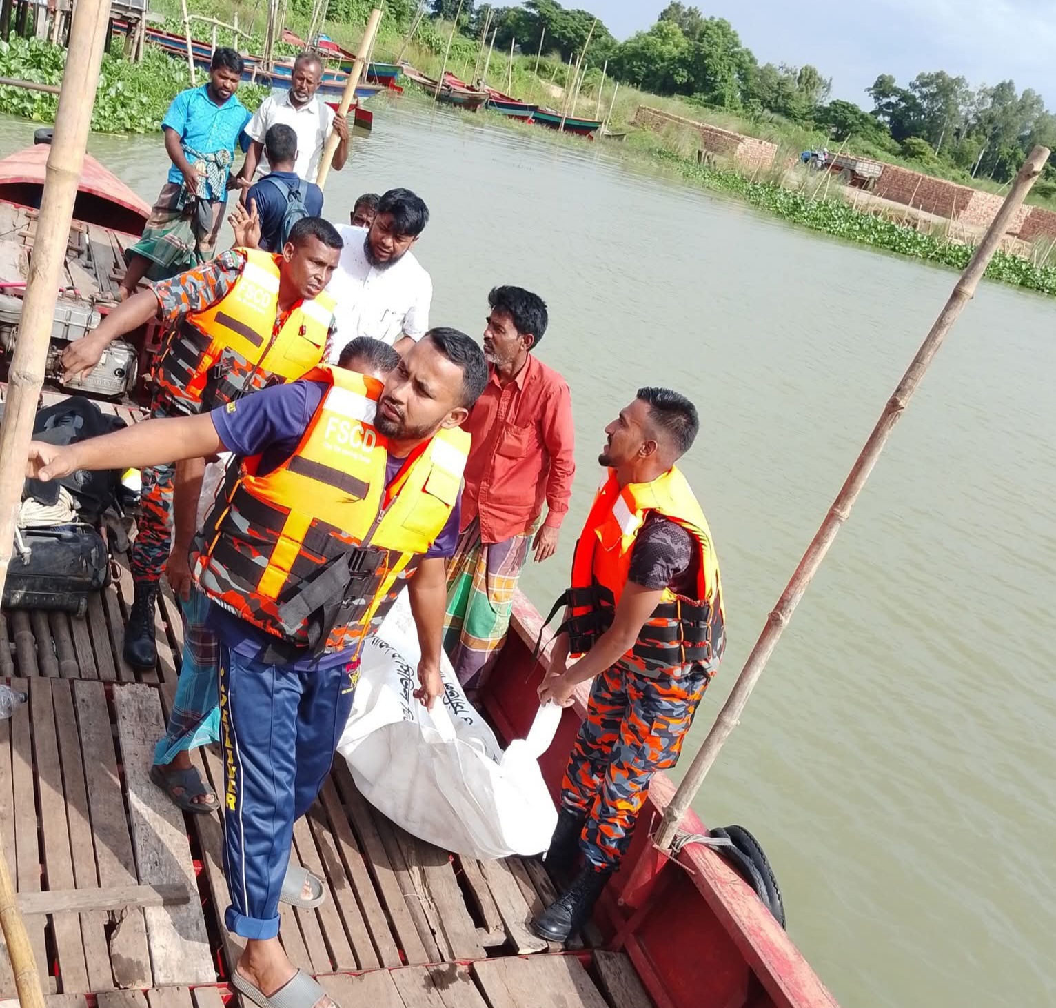 মেঘনা নদীতে নি’খোঁজ ব্যক্তির ম’রদেহ উদ্ধার, স্বজনের খোঁজে পুলিশ
